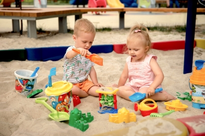 Durch gemeinsames Spielen lernen Kinder mentale Zustände anderer zu verstehen.