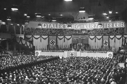 Berlin, Großkundgebung im Sportpalast von Ernst Schwahn, Bundesarchiv, Bild 183-J05235 via Wikipedia (https://de.wikipedia.org/wiki/Datei:Bundesarchiv_Bild_183-J05235,_Berlin,_Gro%C3%9Fkundgebung_im_Sportpalast.jpg), cc (https://creativecommons.org/licenses/by-sa/3.0/de/deed.de)