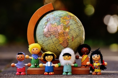 Alexas_Fotos via pixabay (https://pixabay.com/en/different-nationalities-children-1743392/, https://creativecommons.org/publicdomain/zero/1.0/deed.en)